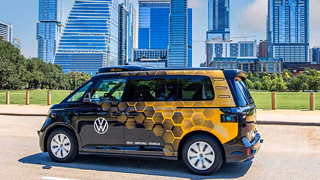 Беспилотный Volkswagen ID. Buzz AD выходит на дороги Германии