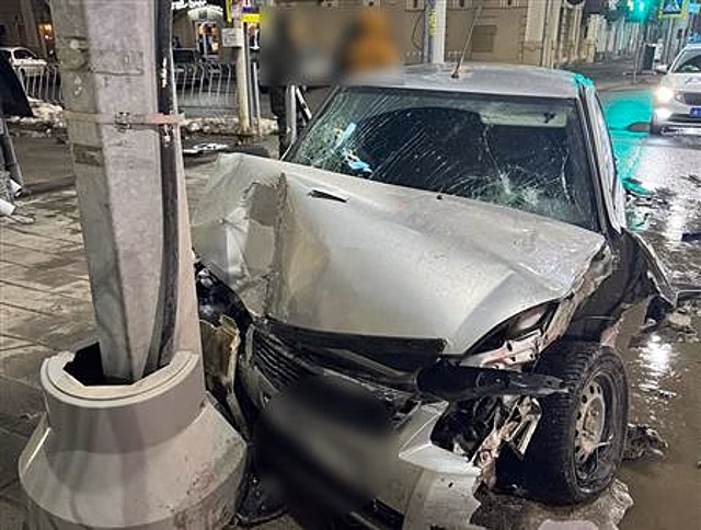 В Сызрани в ДТП с Lada Priora и китайской иномаркой пострадали два человека