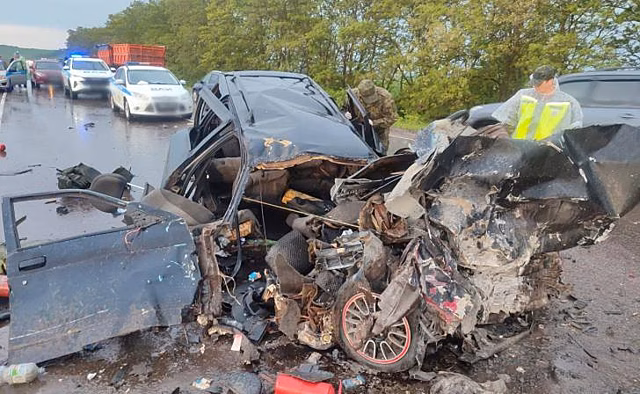 В ДТП со стрелком из Суджи 2 человека погибли и 2 пострадали