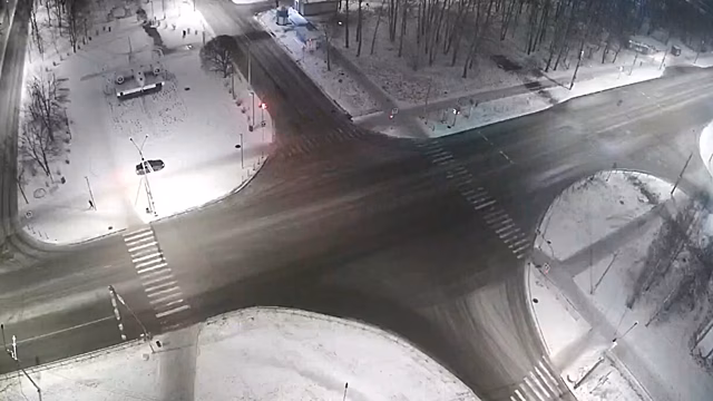 Водитель, устроивший опасные манёвры на тротуаре, задержан в Вологде