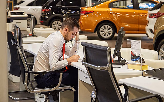 Худший результат за 10 лет: в России упали продажи автомобилей