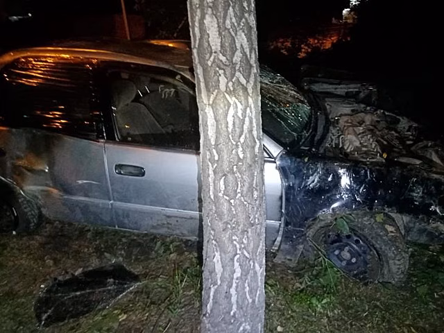 Четверо в больнице: Toyota врезалась в дорожный знак на Выборной в Новосибирске