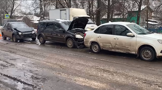 Два человека пострадали в массовом ДТП в Нижегородской области
