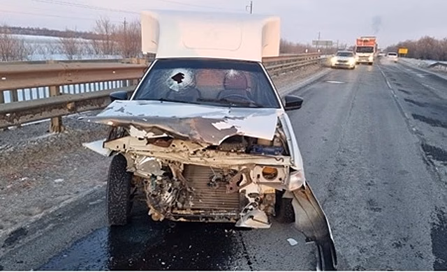 В Самарской области 16 февраля женщина врезалась в ограждение на трассе
