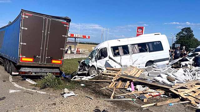 Смертельное ДТП с участием трех автомобилей произошло под Армавиром на Кубани