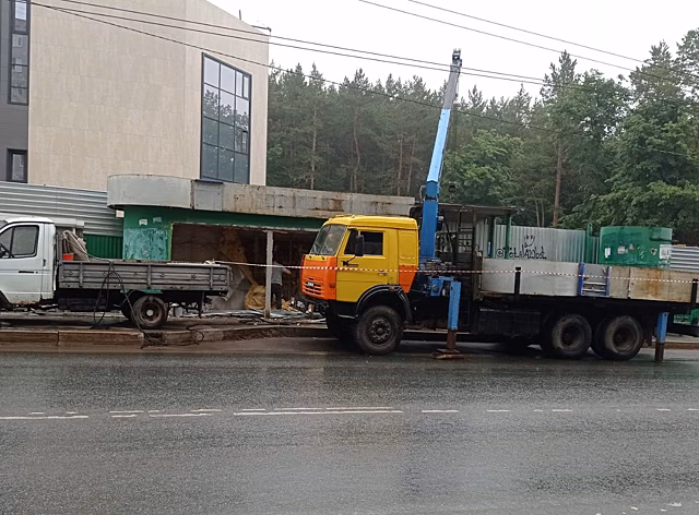 В Уфе снесли остановочный павильон на «Институте глазных болезней»