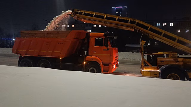 В Кемерове за сутки вывезли более 21 тысячи кубометров снега