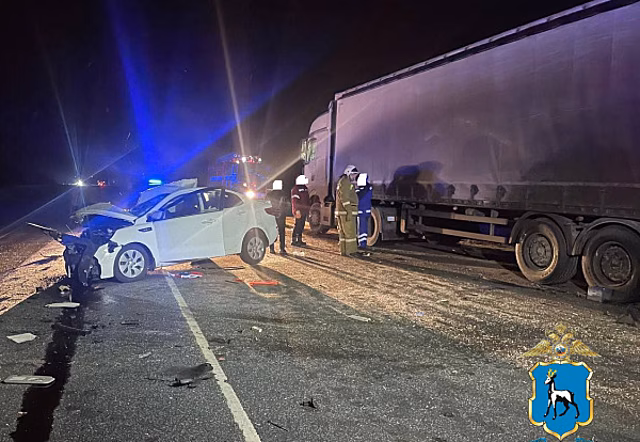 В Красноярском районе 2 пассажира Kia Rio погибли в ДТП с грузовиком