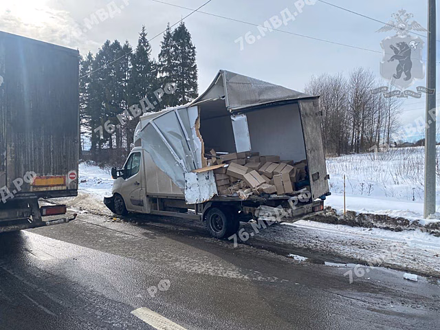 Автобус с детьми попал в массовое ДТП под Ярославлем