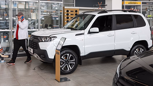 Продажи новых автомобилей в России в мае упали на 30%