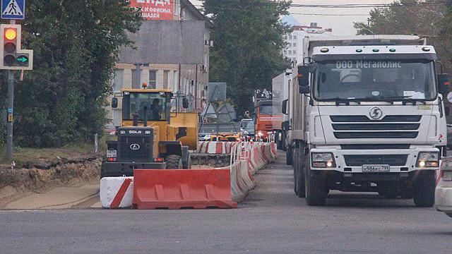 Круговое движение появится на въезде в Дзержинский. Это поможет избежать пробок