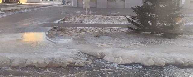 В нескольких районах Красноярска затопило проезжую часть