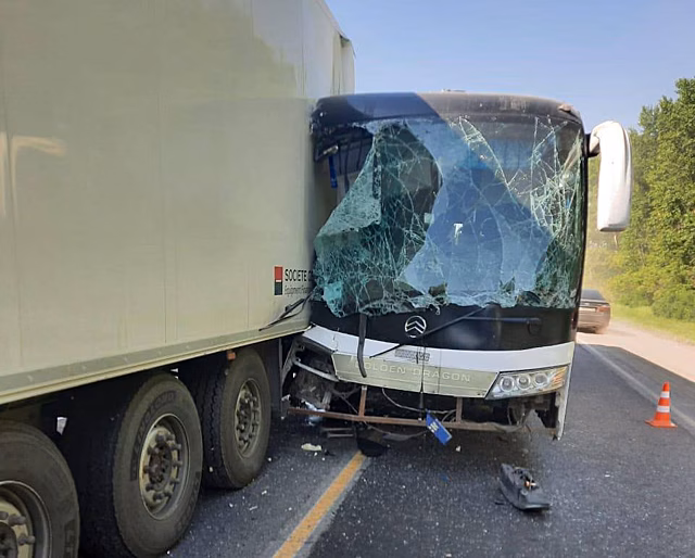 СК и прокуратура организовали проверки после ДТП с автобусом на трассе в Кузбассе