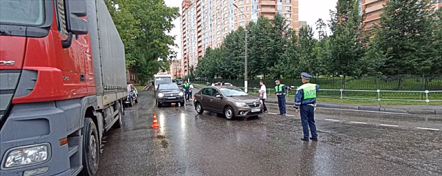 В Красногорске на улице Речная в субботу проверяли водителей на трезвость
