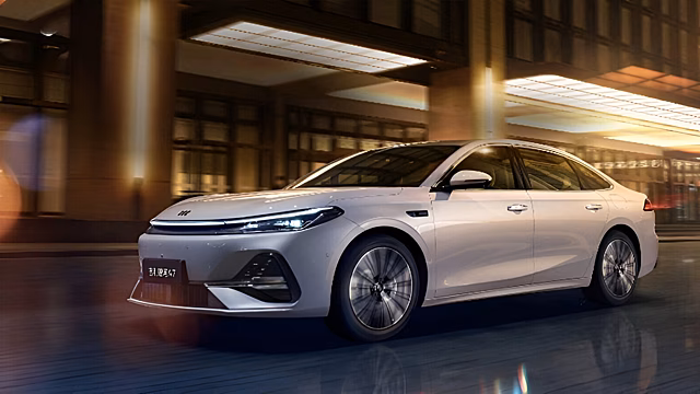 Представлен бюджетный седан Geely Galaxy A7 EM-i с запасом хода 2100 км