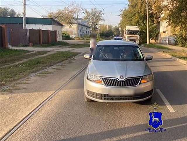 В Самаре под машину попал ребенок, переходивший дорогу со взрослыми в неположенном месте