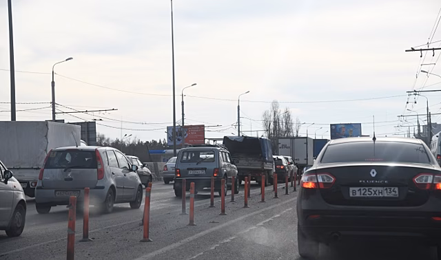 В субботу ДТП парализовало движение на Третьей Продольной в Волгограде