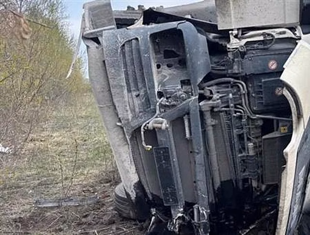 Под Тольятти в результате массового ДТП фура перевернулась в кювет