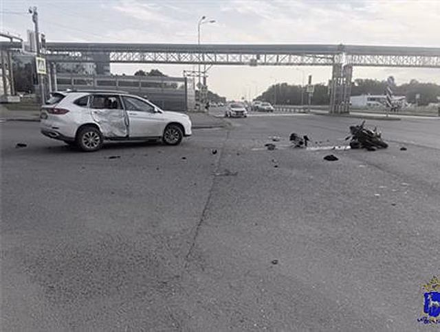 Водитель и пассажир мотоцикла попали в больницу после ДТП в Красноглинском районе