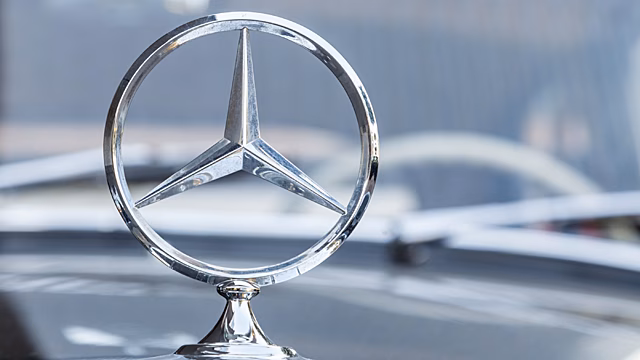 Mercedes не будет отзывать в России пожароопасные машины