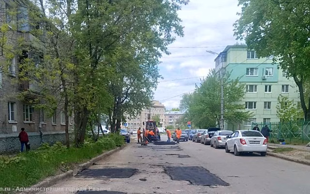 За день в Рязани отремонтировали более 350 квадратных метров дорог