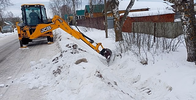 В Кирове дорожные службы активизировали очистку водоотводных систем