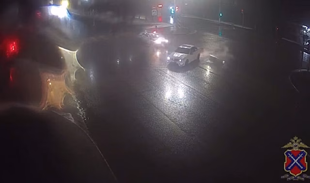 Водителя такси привлекли к ответственности после видео с выездом на тротуар и встречную полосу в Москве