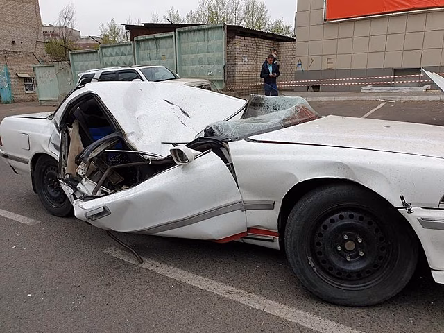 Читинец, на машину которого упала крыша торгового центра, подаст в суд на депутата