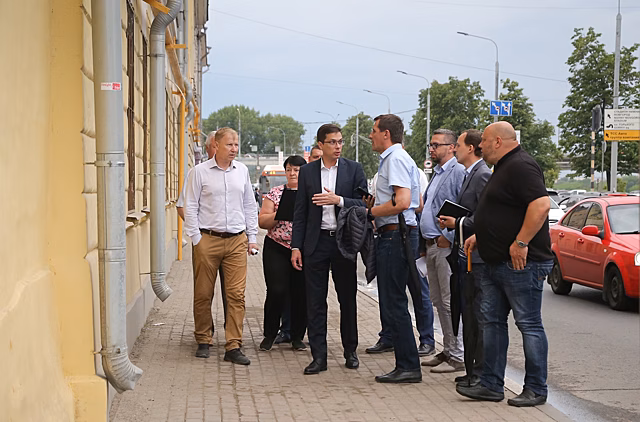 Ремонт фасадов на Нижне-Волжской набережной ускорили после замечаний мэра