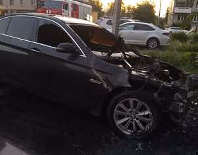 Известному вологжанину Артему Филатову сожгли автомашину