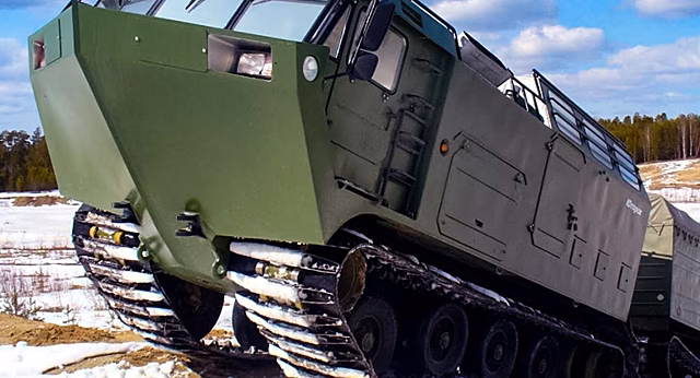 Для ДТ-30 “Витязь” не страшны ни грязь, ни болота