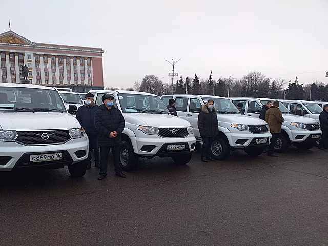Районные больницы получили новые автомобили