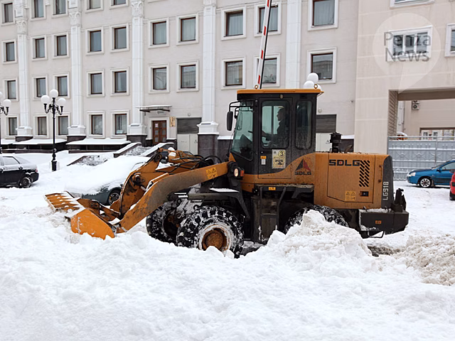 Глава Пензы поручил максимально очистить город от снега перед морозами