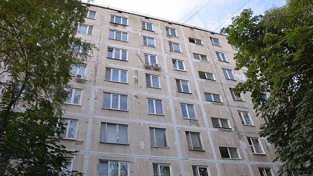 Капремонт дома работников фабрики «Большевик» на севере Москвы завершат до конца года