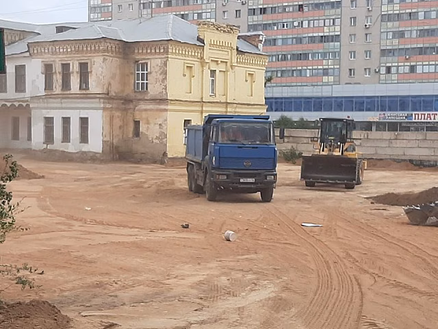 В Оренбурге начали переделывать «Атриум» в парковку и зеленую зону