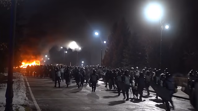 Разрушенная в ходе погромов администрация Алма-Аты попала на видео