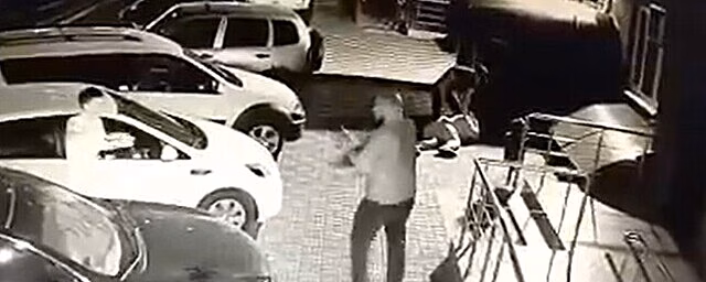 Жители Краснодара стали свидетелями массовой драки на улице Жлобы