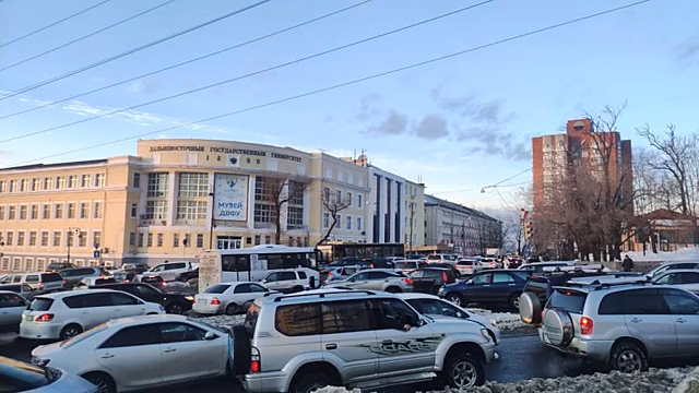 Семь баллов: в преддверии Нового года владивостокцы застряли в пробках