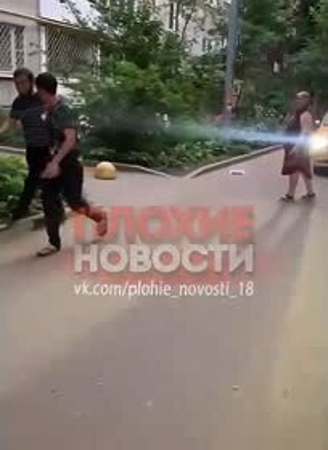 Кавказцы избили москвича за просьбу переставить машину и попали на видео