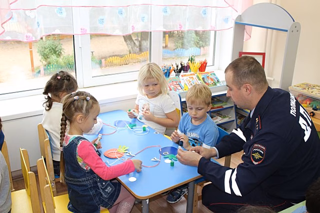Отдельный батальон ДПС Западного округа провел акцию «Засветись - стань заметен на дороге»!
