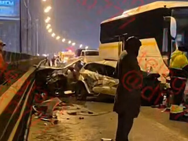 Один человек пострадал в аварии с участием пяти автомобилей на Дмитровском шоссе