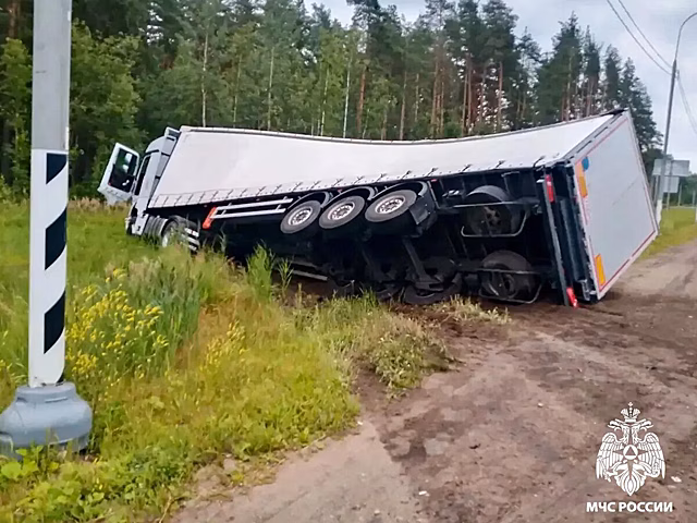Четыре человека погибли в ДТП с грузовым автомобилем в Тверской области
