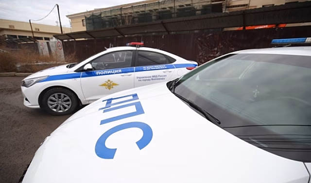 Двое волжан на электросамокате сбили пешехода на ул. Карбышева