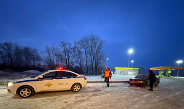 В Пензенской области cотрудники Госавтоинспекции оказали помощь водителям, попавшим в нештатную дорожную ситуацию