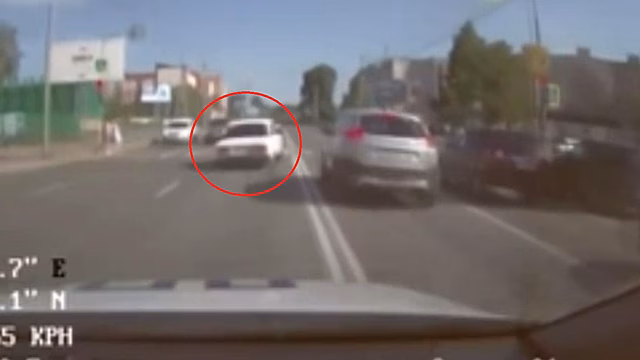 В Томске задержан несовершеннолетний водитель, катавшийся на своей машине без водительских прав