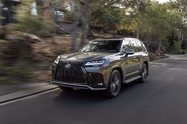 Российские дилеры открыли прием заказов на Lexus LX 2026 года
