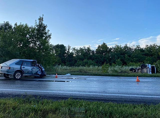 В Дагестане полицейский погиб, перевернувшись на Mercedes