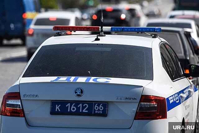 В Екатеринбурге полицейские устроили погоню за легковушкой