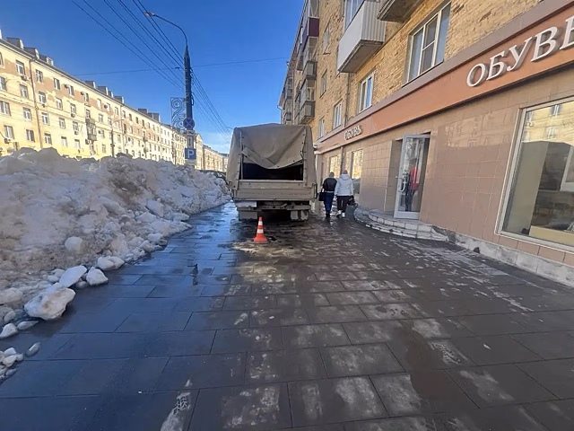 Водитель «Газели» сбил мужчину на тротуаре в Ижевске
