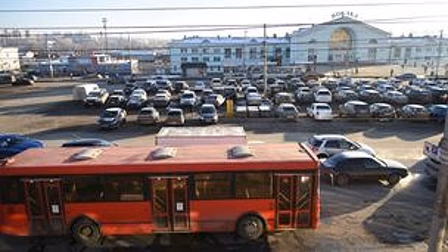          В Кирове приступили к обустройству парковки на привокзальной площади       